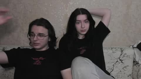 Snapshot of muuur_love chatting on 29, 5, 2026 cute couple online show from 29, 5, 2026