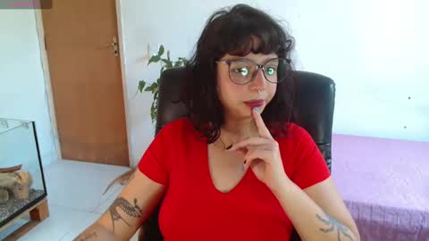 Snapshot of myamillor chatting on 13, 10, 2025 myamillor online show from 13, 10, 2025