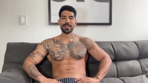 Snapshot of myke_esthetic chatting on 4, 1, 2025 Myke esthetic online show from 4, 1, 2025