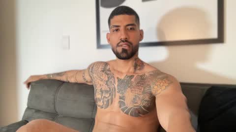 Snapshot of myke_esthetic chatting on 2, 3, 2025 Myke esthetic online show from 2, 3, 2025