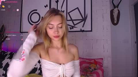 mynameisnikki_ online show from 5, 10, 2025