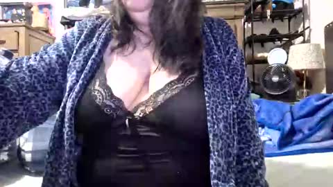 Snapshot of mysteriouswoman18 chatting on 1, 12, 2025 mysteriouswoman18 online show from 1, 12, 2025
