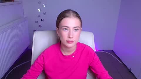 Snapshot of mysticemeli chatting on 17, 9, 2025 Emelie online show from 17, 9, 2025