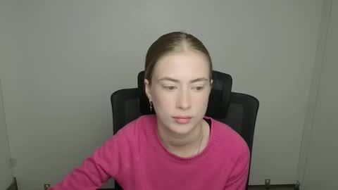 Snapshot of mysticemeli chatting on 19, 9, 2025 Emelie online show from 19, 9, 2025