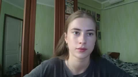 Snapshot of mysticemeli chatting on 4, 10, 2025 Emelie online show from 4, 10, 2025