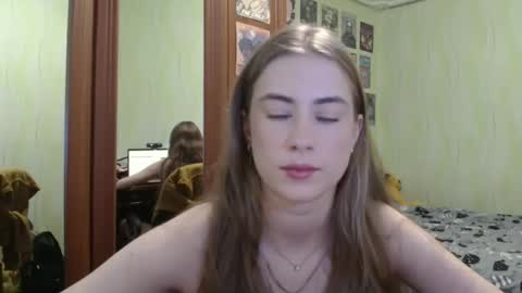 Snapshot of mysticemeli chatting on 5, 10, 2025 Emelie online show from 5, 10, 2025