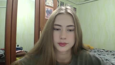Snapshot of mysticemeli chatting on 7, 10, 2025 Emelie online show from 7, 10, 2025
