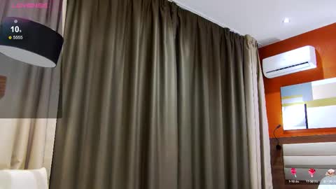 Snapshot of mystique_girl_ chatting on 4, 10, 2025 Angeline online show from 4, 10, 2025