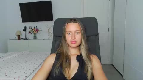 Snapshot of n0names chatting on 28, 10, 2025 Eva online show from 28, 10, 2025