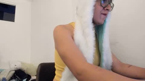 Snapshot of nadiaclaran chatting on 25, 11, 2025 Nadia Clara online show from 25, 11, 2025