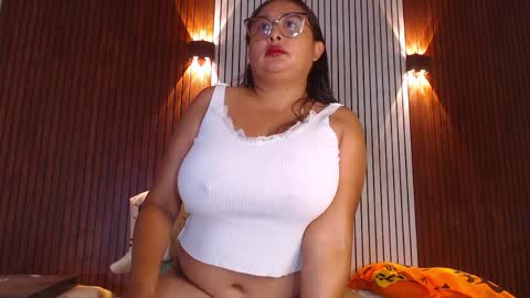 Snapshot of nadiawhite_ chatting on 22, 4, 2026 Nadia online show from 22, 4, 2026