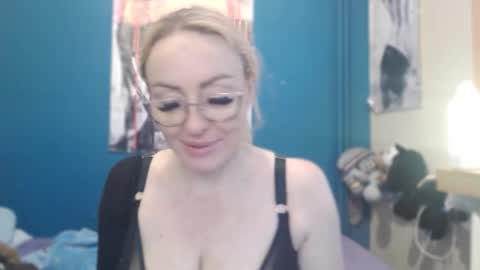 nadinnnea online show from 13, 1, 2026