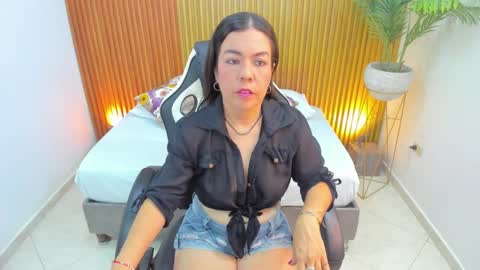 N A H I A online show from 22, 2, 2025