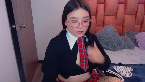 nahia cute     only   online show from 25, 2, 2026