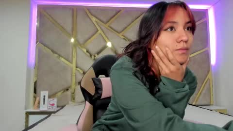 Snapshot of nahia_low chatting on 18, 2, 2025  Valeria  online show from 18, 2, 2025