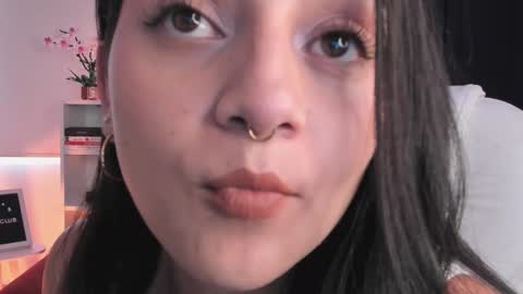 Nahia INDEPENDENT MODEL P online show from 3, 3, 2026