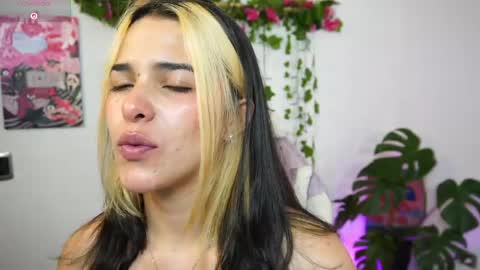 Snapshot of naho_4269 chatting on 25, 4, 2026 Naho Sigueme en mis Redes Sociales Follow me on my social networks online show from 25, 4, 2026