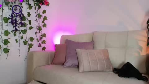 Snapshot of naho_4269 chatting on 18, 5, 2026 Naho Sigueme en mis Redes Sociales Follow me on my social networks online show from 18, 5, 2026