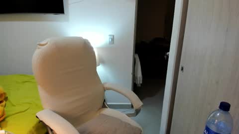 independent model online show from 28, 10, 2025