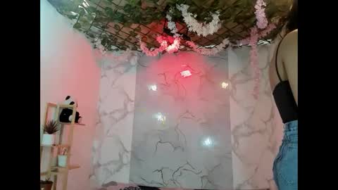 nahomi_hot2002 online show from 9, 5, 2026