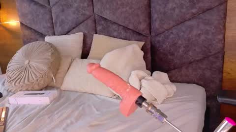  VICTORIA  online show from 8, 3, 2026