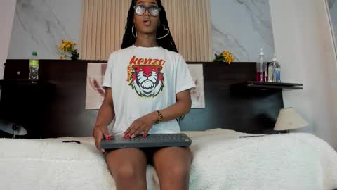 Snapshot of nahomy_james25 chatting on 28, 9, 2025 nahomy_james25 online show from 28, 9, 2025