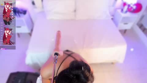 Nahomy Roberts online show from 5, 3, 2025