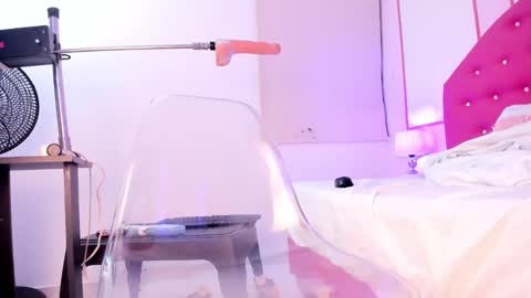 Nahomy Roberts online show from 9, 3, 2025