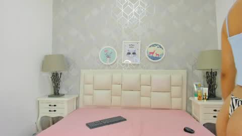 naia_cox online show from 8, 4, 2026