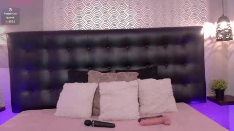 naiaramasson_ online show from 6, 4, 2026