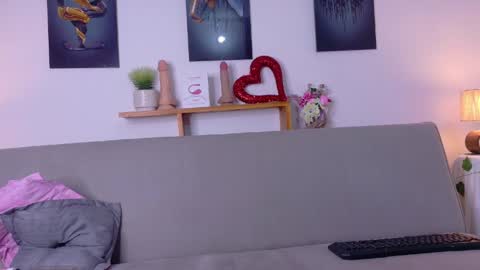 nairagold_ online show from 7, 4, 2026