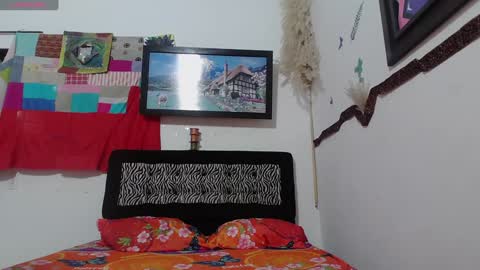 naisha01-nandiny16 online show from 4, 12, 2024