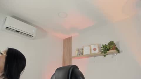 INSTAGRAM  m2221     online show from 23, 12, 2025