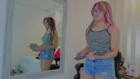 nami_sweet_ online show from 4, 10, 2025