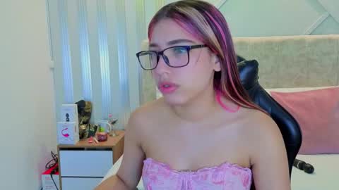 nami_sweet_ online show from 20, 10, 2025