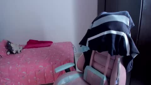 Snapshot of namibecker chatting on 14, 2, 2025 Nami online show from 14, 2, 2025