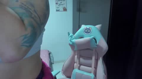 Snapshot of namibecker chatting on 25, 2, 2025 Nami online show from 25, 2, 2025