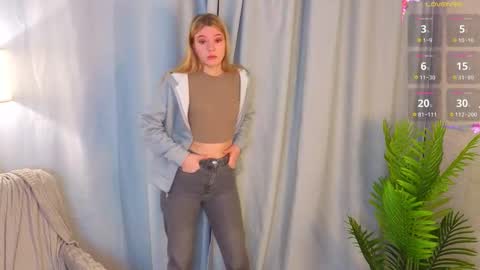 Hello im Lola online show from 22, 11, 2025