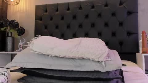 Snapshot of naomi__blair chatting on 18, 6, 2026 Naomi Blair online show from 18, 6, 2026