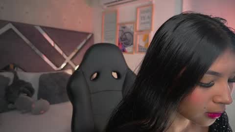 Naomi-Gray  online show from 4, 6, 2026