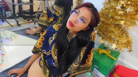 naomiiii   online show from 2, 1, 2025