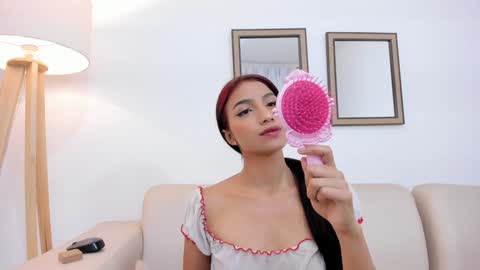 naomiiii   online show from 18, 1, 2025