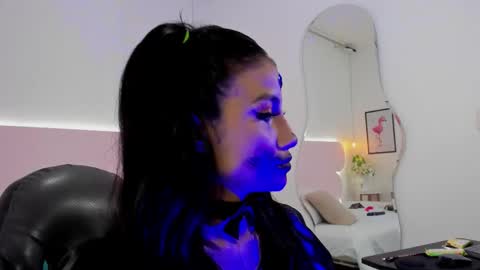 naomiiii   online show from 9, 10, 2025