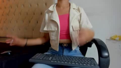 naomis_35 online show from 4, 2, 2026