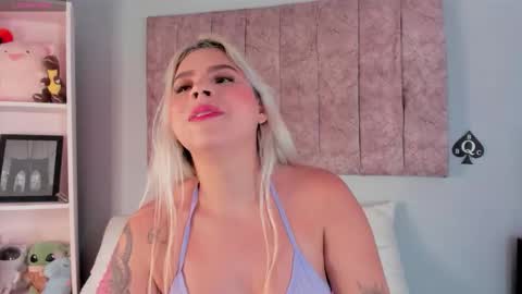 Laura  online show from 25, 10, 2025