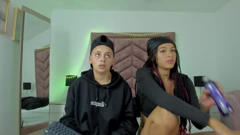 Snapshot of naomyanddany chatting on 6, 3, 2025 NaomyAndDany online show from 6, 3, 2025