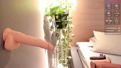 Naomy  online show from 22, 2, 2025