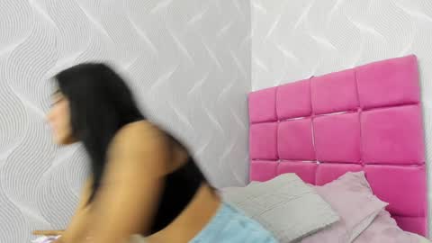 Naty  online show from 5, 1, 2025