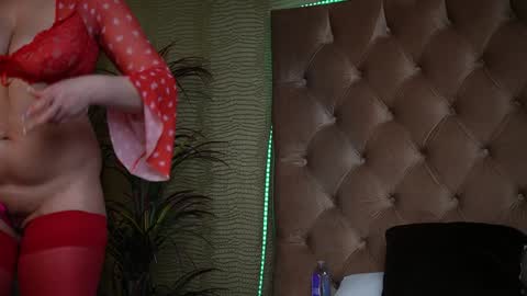 Snapshot of nataliareina chatting on 2, 1, 2025 Natalia online show from 2, 1, 2025
