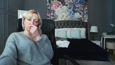 Snapshot of natalie_bitton chatting on 5, 12, 2024 Natalie online show from 5, 12, 2024